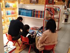 -新华里咖啡书吧(新华书店小寨店)