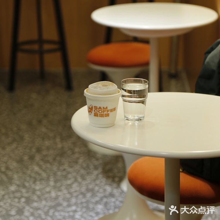 景田三巨头旁边开了家咖啡店,来认了个新字: 罧!