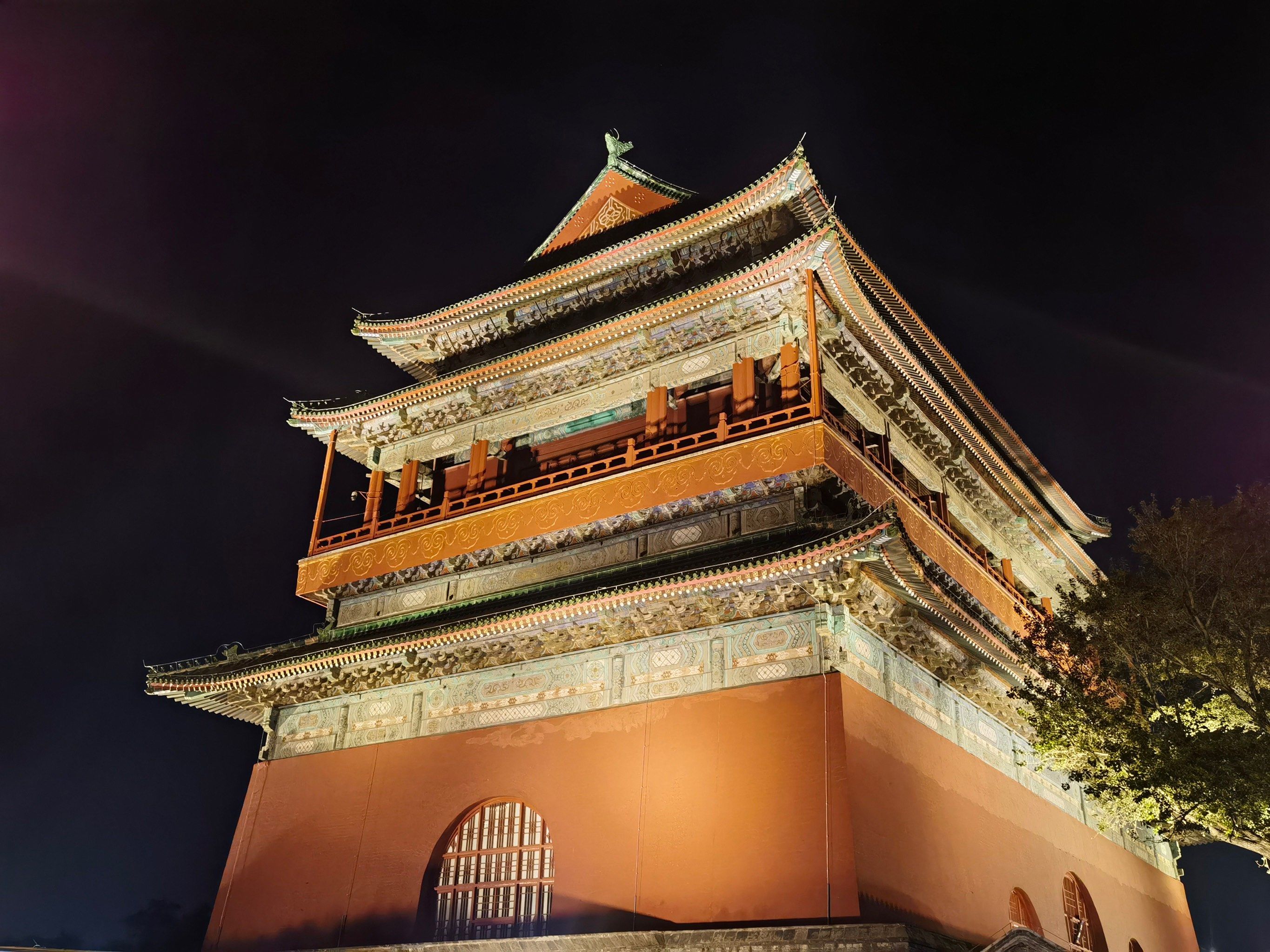 菜品好吃,食材新鲜,服务员干活贼麻利,加上鼓楼难得一见的灯光夜景,真