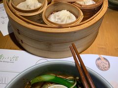 鸡汁鲜肉小笼汤包-南小馆(迪士尼小镇店)