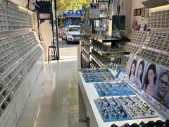 -诺柯视眼镜-蔡司依视路官方工厂店(淞南一店)