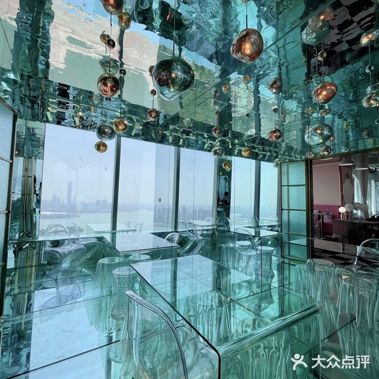 东方之门的水晶宫咖啡店！非常出片！