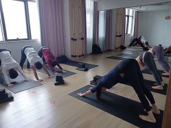 -静待花开瑜伽尊巴会馆