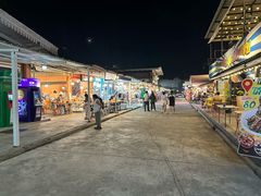 -席娜卡琳火车铁道夜市