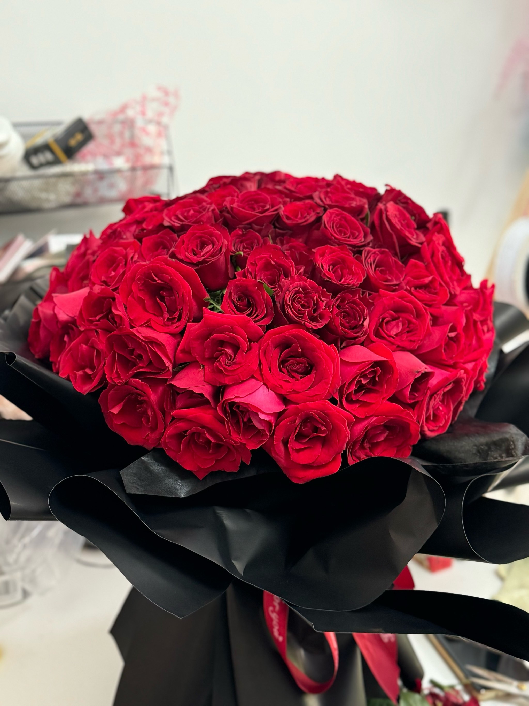 300块钱99朵玫瑰花束!