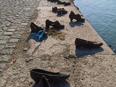 -多瑙河畔鞋履雕塑