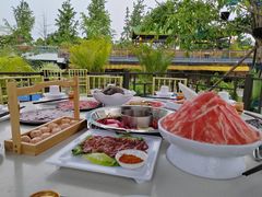 -茅草房·河畔园林火锅