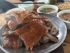 烤生态小耳朵猪-张宏波烧猪店