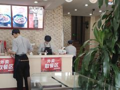 大堂-李先生牛肉面大王(营口大润发店)