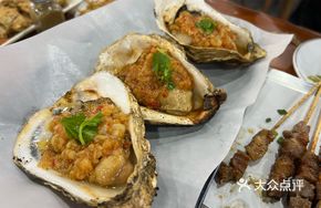 Charcoal-Grilled Large Oysters