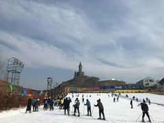 -采薇庄园四季滑雪场