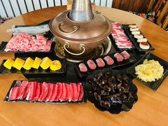 -果松木炭酸菜铜火锅·外婆参鸡汤