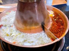 -果松木炭酸菜铜火锅·外婆参鸡汤