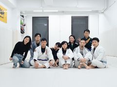 -菠萝格斗巴西柔术训练馆