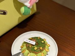 开心果树莓泡芙-Ten Olives甜点
