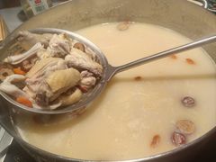 -尚尚仙·酸汤猪手·猪肚鸡火锅(华联万柳购物中心店)