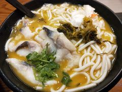 酸菜鱼米线-鑫花溪牛肉米粉(凤凰街创始总店)