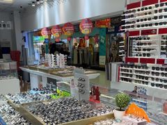 -美式眼镜·授权蔡司.依视路.尼康.豪雅.明月(人民广场店)