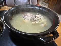 -果松木炭酸菜铜火锅·外婆参鸡汤