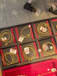 -万宝金楼(威海路店)