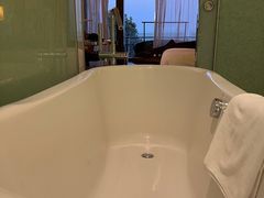 -上海滴水湖皇冠假日酒店