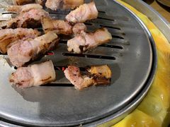 服务员少管不过来，肉都给烤焦了-姜虎东白丁烤肉(恒隆广场店)