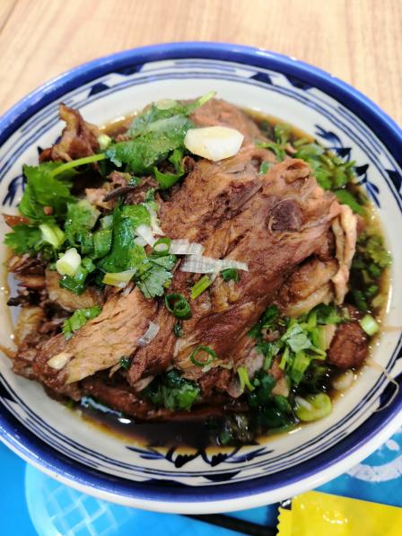 斗碗酱骨饭(北京华联空港购物中心店)-"在华联超市负一楼,下电梯口就