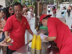 -詹爷爷乌节路街头冰淇淋