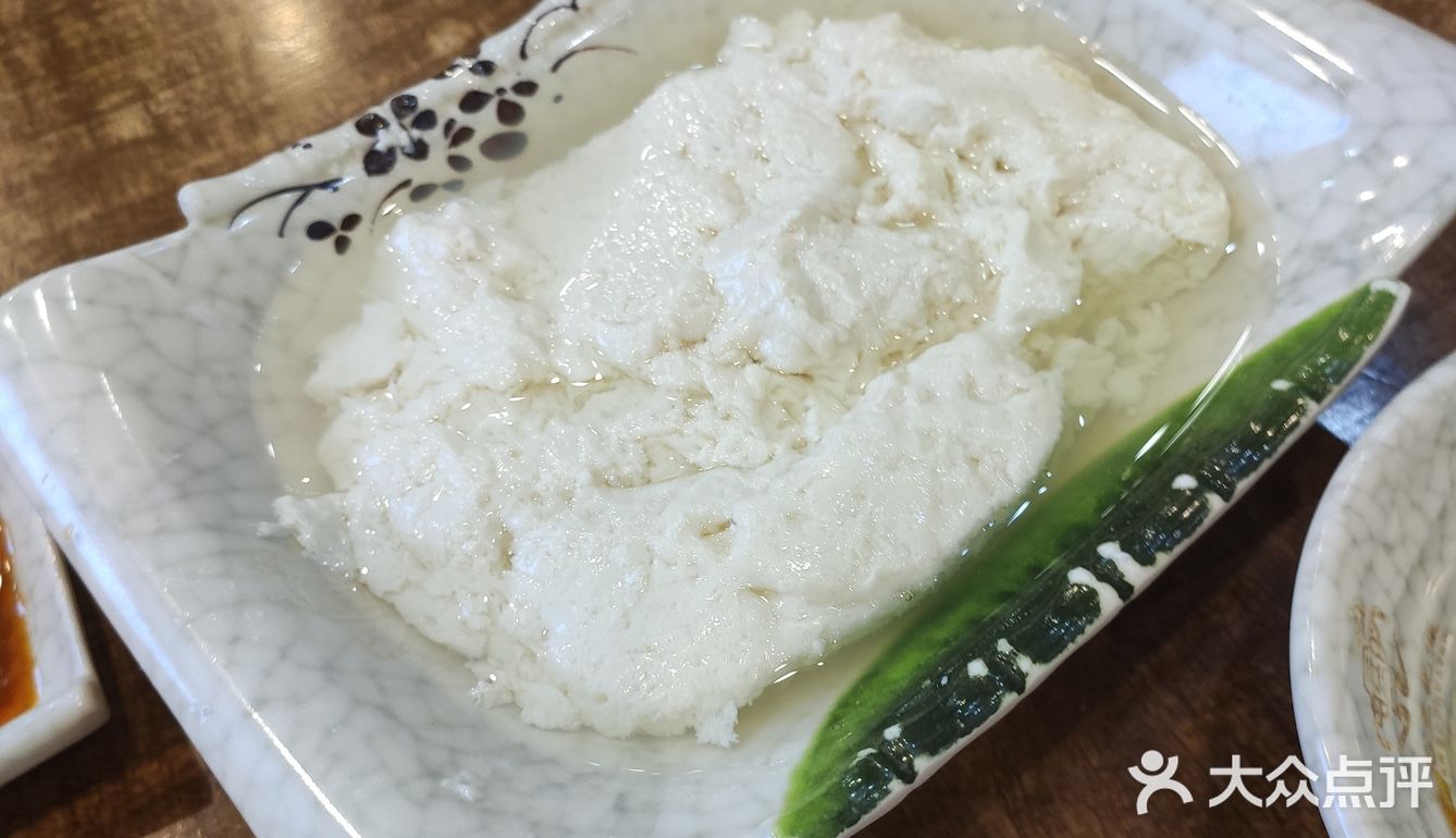 才发现开的新店就在沃尔玛超市入口旁边