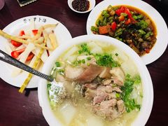 萝卜炖肘子-荣生萝卜汤饭店