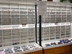 -视野联行眼镜•蔡司•依视路(温江店)
