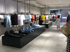 -URBAN REVIVO(欢乐海岸购物中心店)