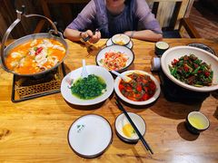 -老滇山寨•云南特色菜•地方菜•民族风情歌舞表演(金碧店)