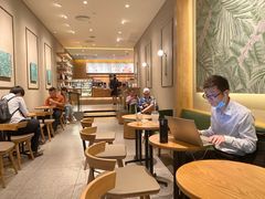 用餐区-星巴克(广州淘金路店)