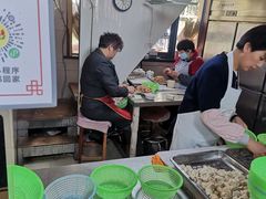 自助取餐区-周震馄饨