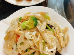 -铁锅炖灶台鱼老三炖鱼馆