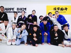 -菠萝格斗巴西柔术训练馆