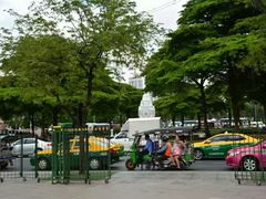 -皇家田广场(อนุสาวรีย์ทหารอาสา)