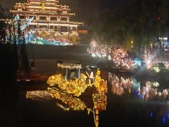 -淄博花灯齐彩城