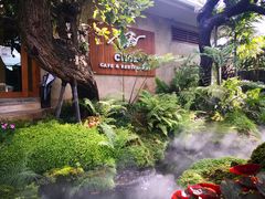 -Chom Cafe and Restaurant