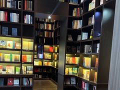 -钟书阁(松江泰晤士小镇店)