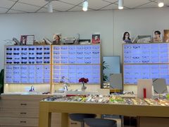 -天空之镜眼镜店蔡司依视路配镜授权零售店(望京颐堤港店)