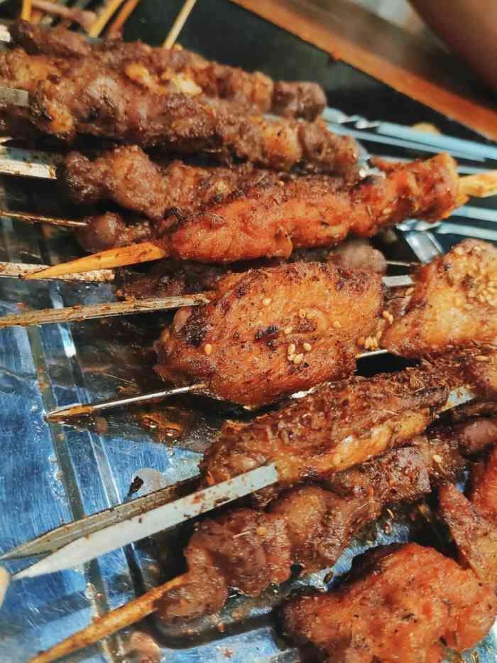 红满天烧烤(怡馨家园店)-"差点忘记写点评了,买的四人的团购套餐,量.