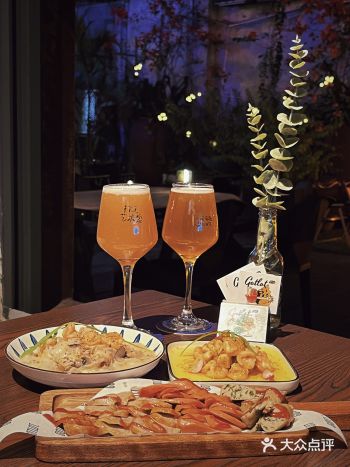 酒精女孩打卡灰常有情调的船长精酿