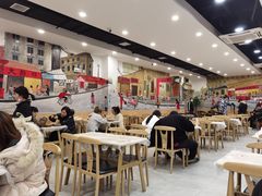 大堂-江城燕子大排档(江汉路步行街店)