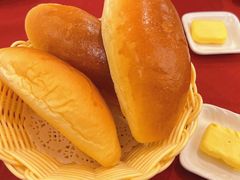 餐前面包加黄油-红房子西菜馆(淮海中路店)