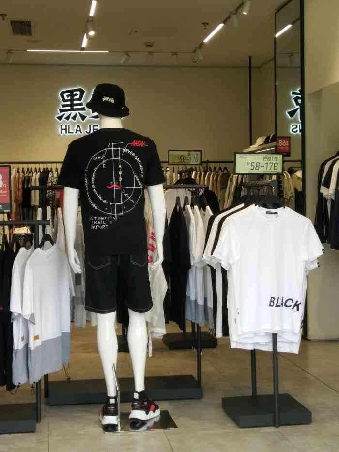 黑鲸(七宝镇星钻城店)-"的确是一个酷酷的名字 而这里的服饰阳刚之.