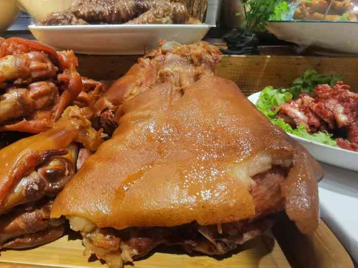 老八件(石臼店)-"位置石臼工商银行斜对面环境就是老东北的.