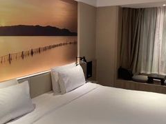 -杭州西湖湖滨银泰亚朵酒店