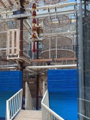 -PIPIKINGDOM皮皮王国欢乐号(欢乐海岸购物中心店)